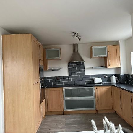 2 Bed Modern Apartment Swansea Luaran gambar
