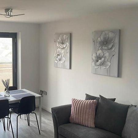 2 Bed Modern Apartment Swansea Luaran gambar
