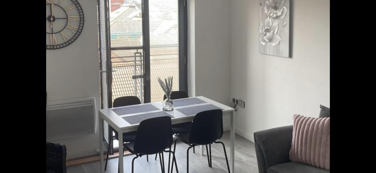 2 Bed Modern Apartment Swansea Luaran gambar
