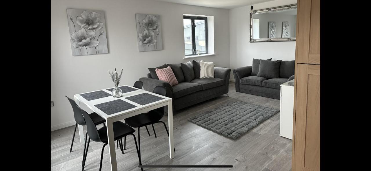 2 Bed Modern Apartment Swansea Luaran gambar