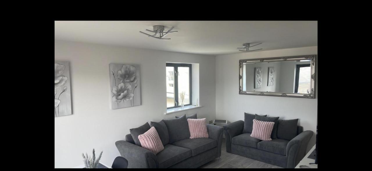 2 Bed Modern Apartment Swansea Luaran gambar