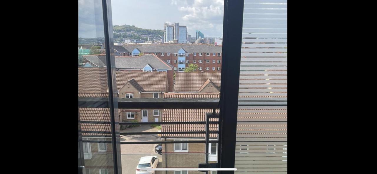 2 Bed Modern Apartment Swansea Luaran gambar