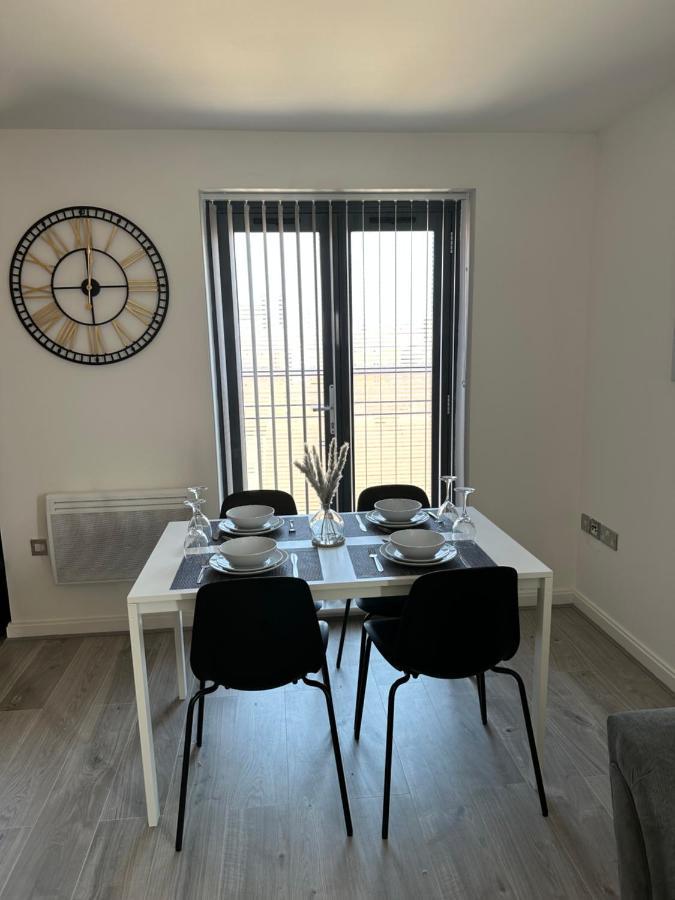 2 Bed Modern Apartment Swansea Luaran gambar
